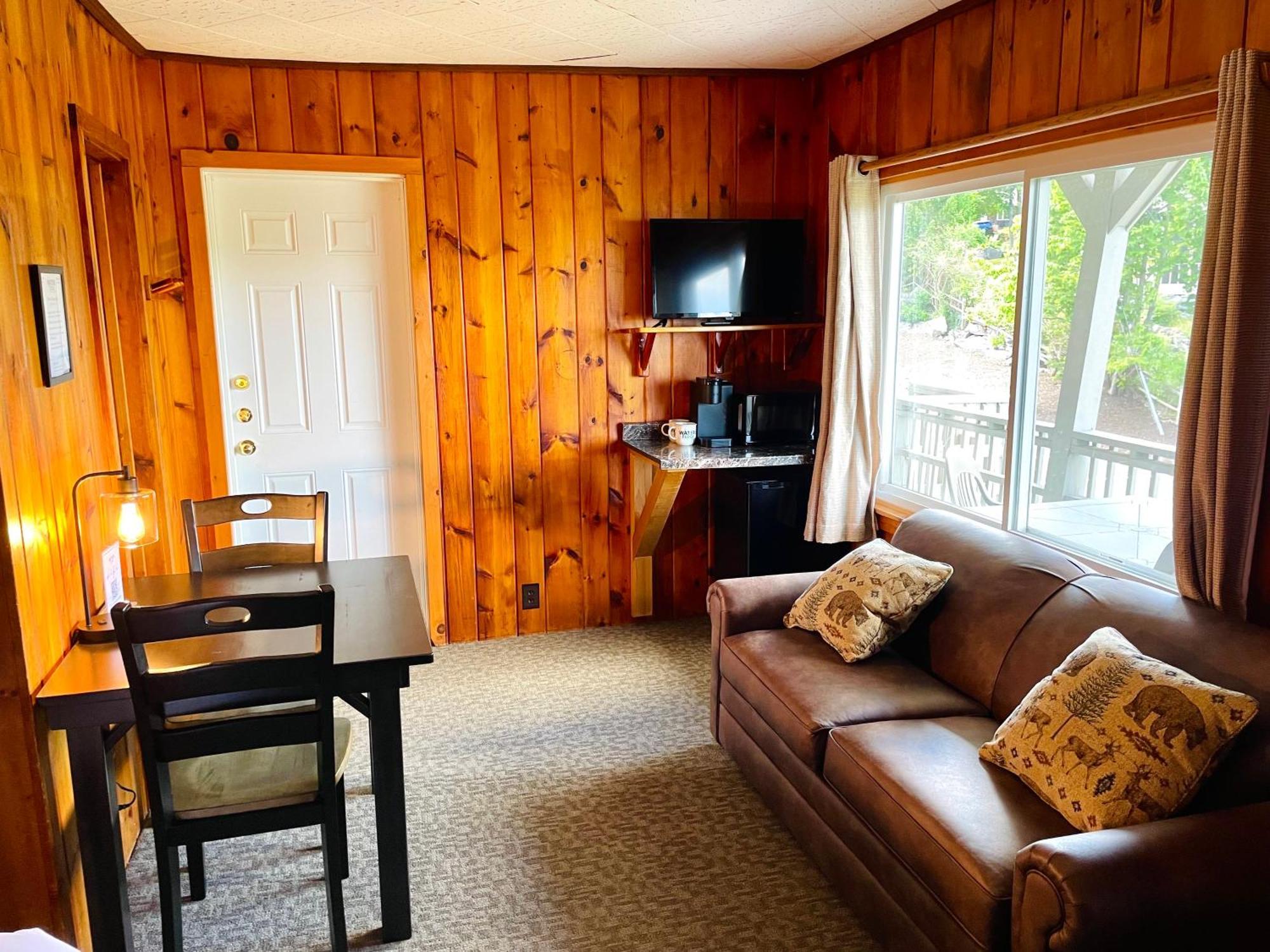 Waters Edge Lodge レイク・ジョージ エクステリア 写真