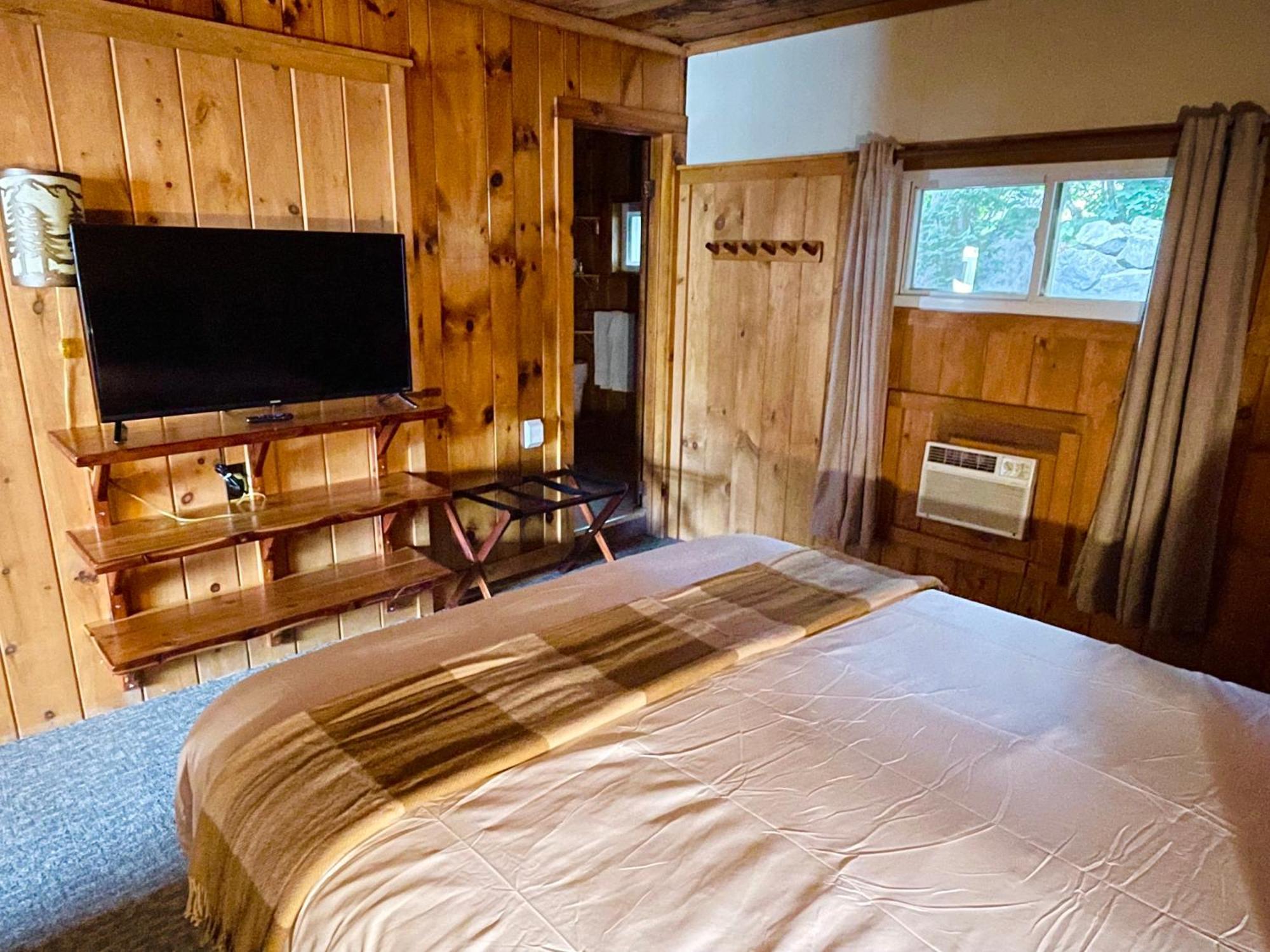 Waters Edge Lodge レイク・ジョージ エクステリア 写真