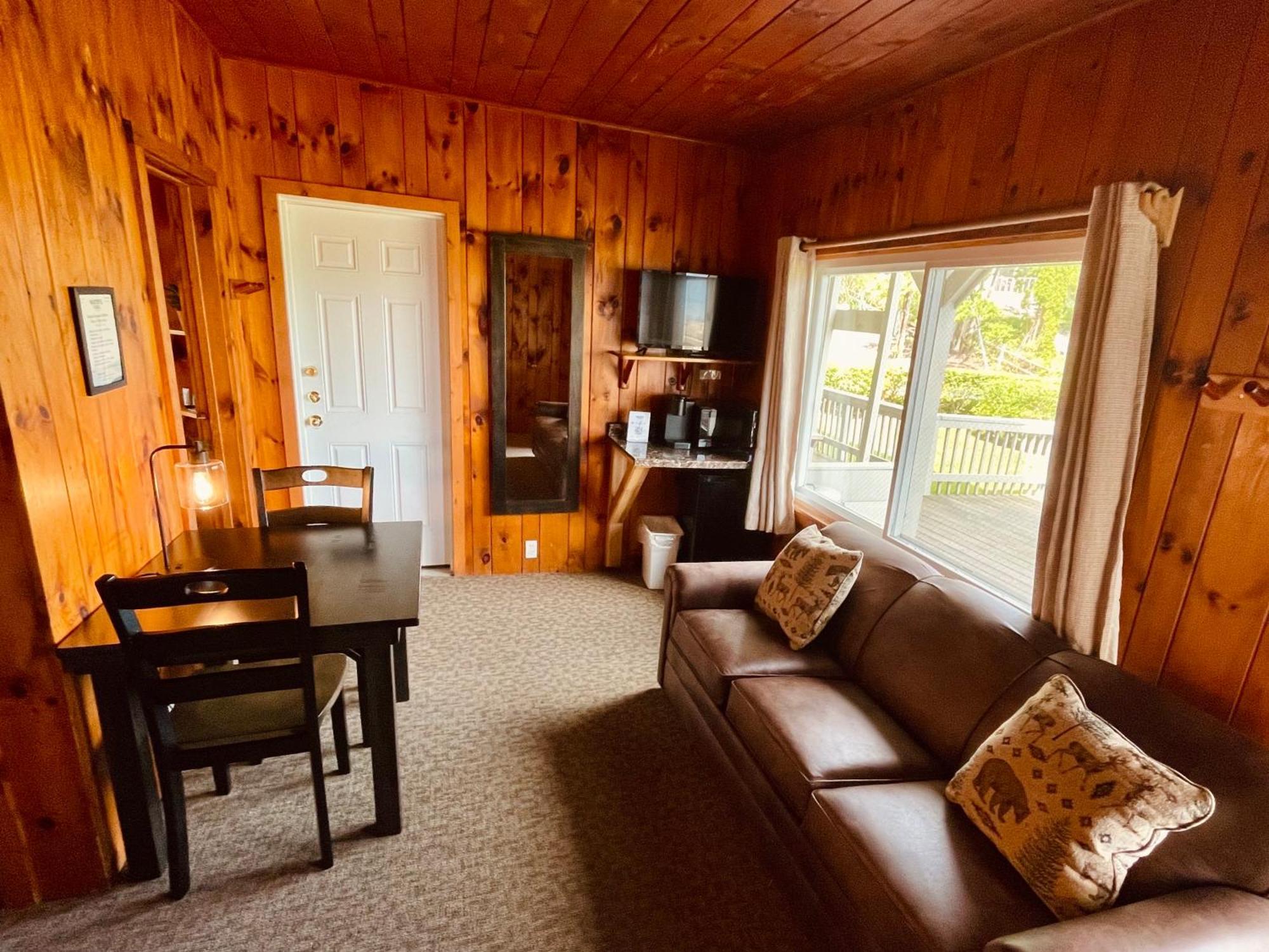 Waters Edge Lodge レイク・ジョージ エクステリア 写真