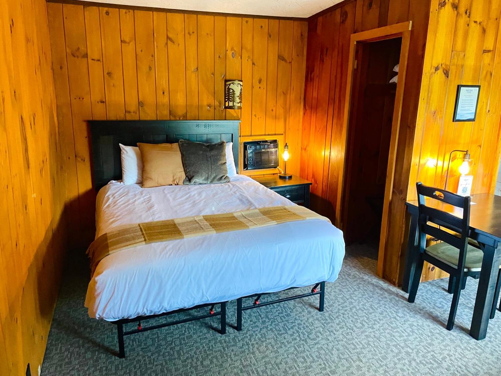 Waters Edge Lodge レイク・ジョージ エクステリア 写真